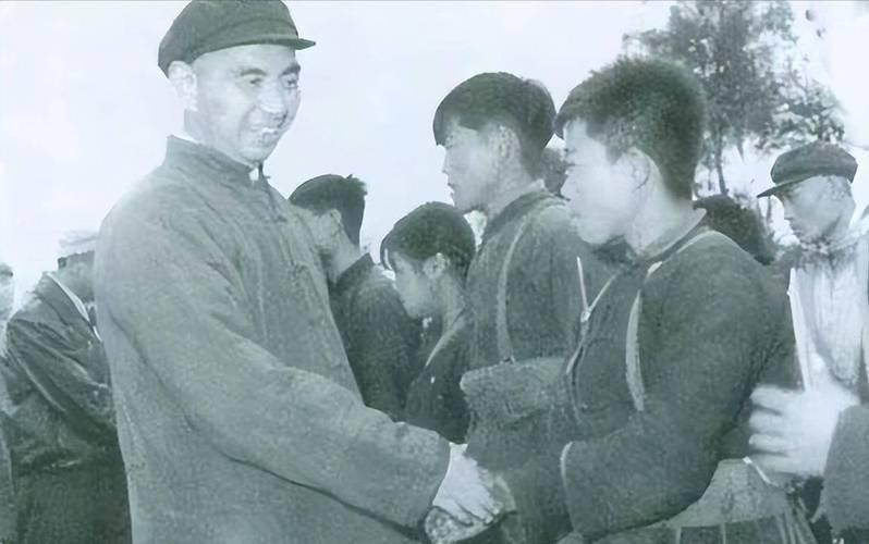 庐山会议上，开国上将杨勇评彭老总：爱骂高级干部，但从不骂战士！1959年8月