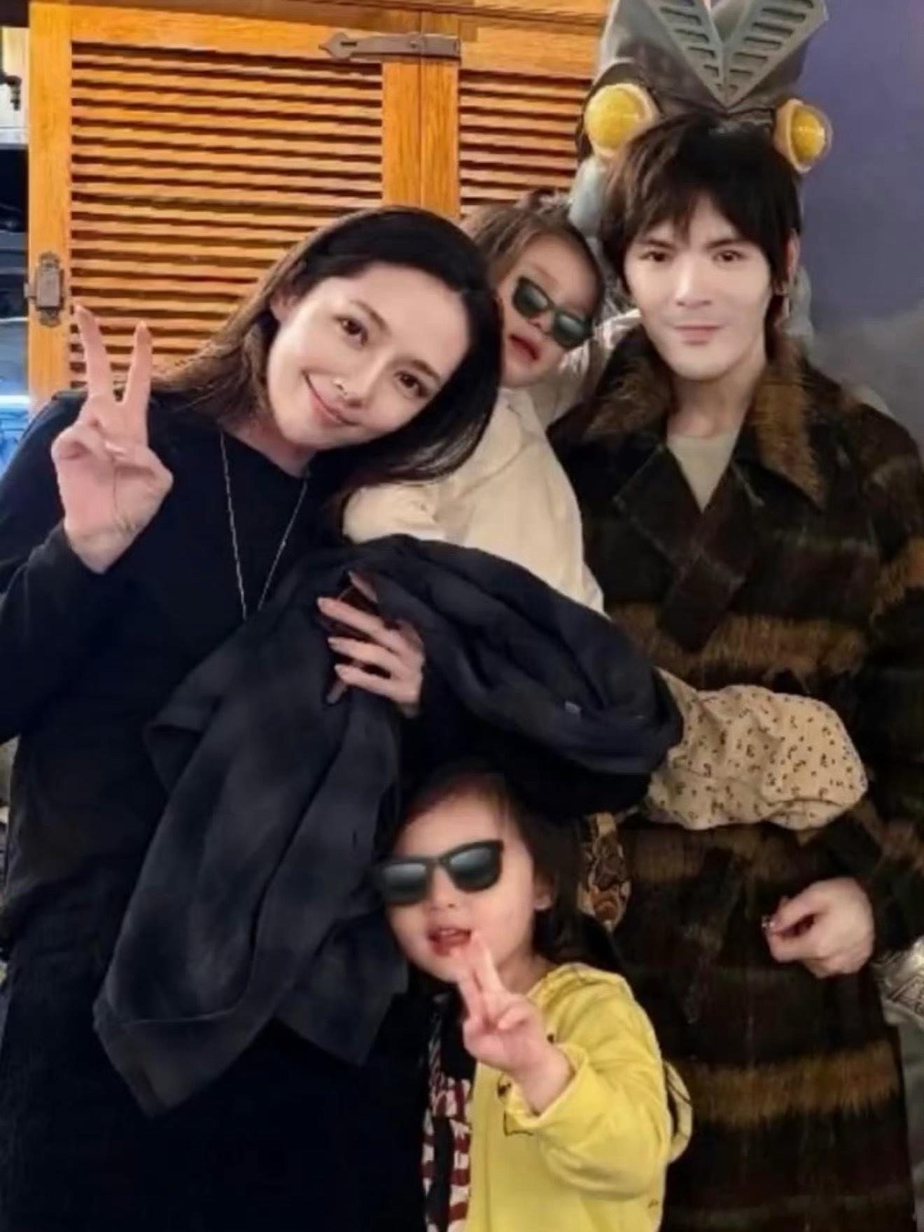 向佐可不可以改掉这个美颜参数向佐晒了一家四口合照