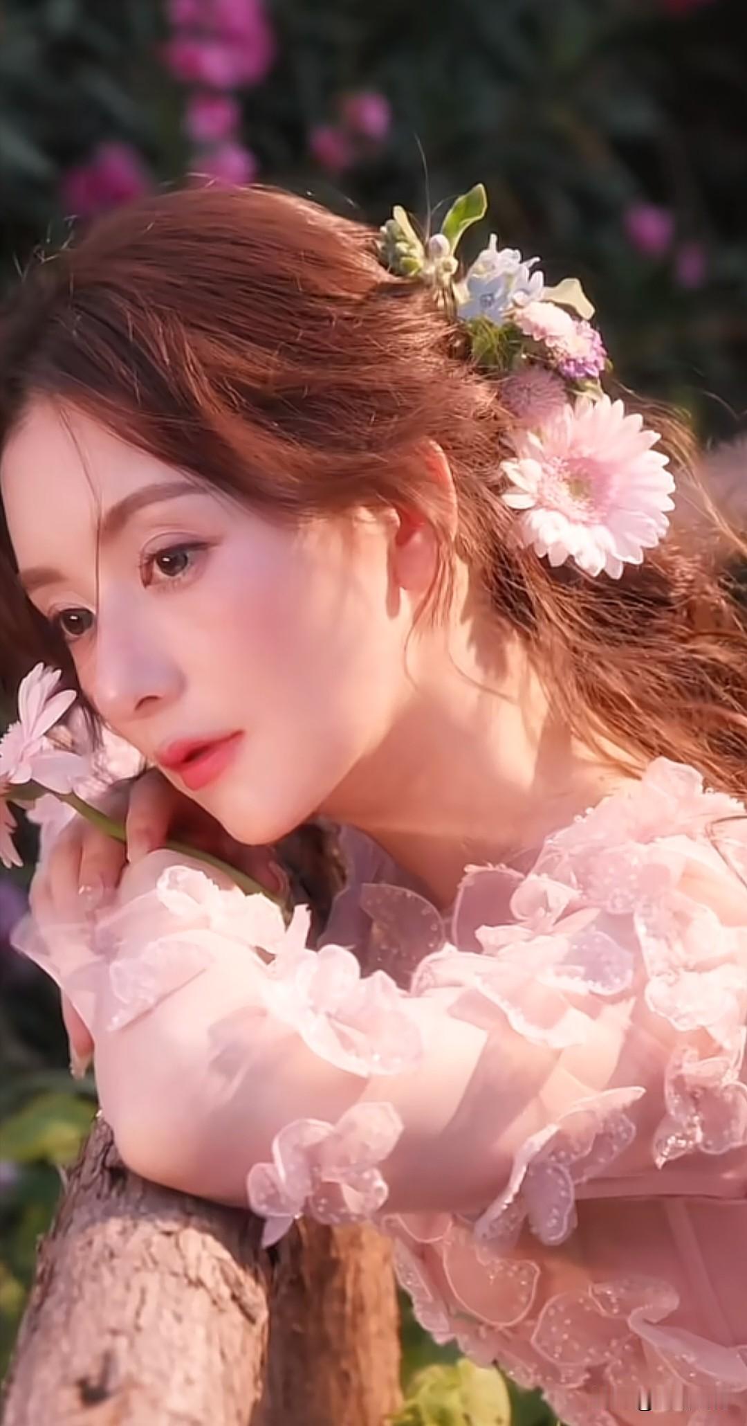 8月5日，方媛晒出自己的生日大片，配文：Happybirthdaytome