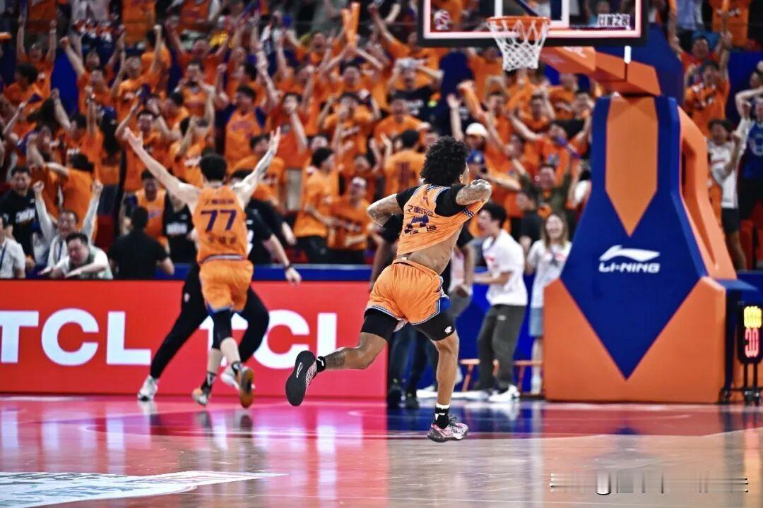 2-0！上海队别庆祝太早了！系列赛才刚刚开始，广厦没准备让出卫冕冠军的宝座，接下