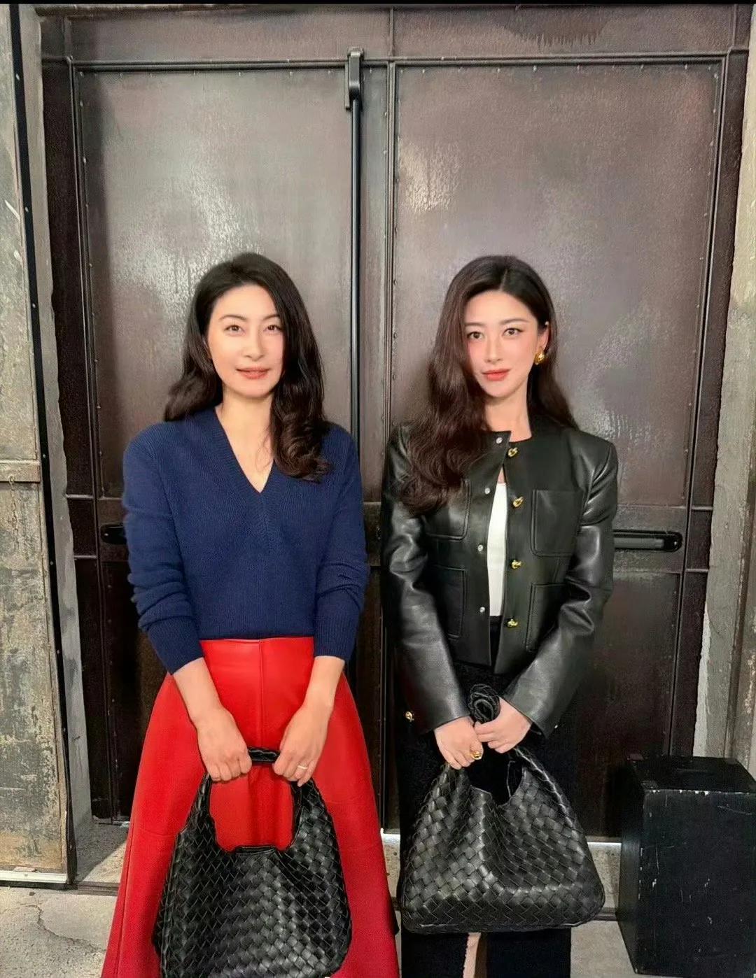 郭晶晶长相太特别了，单看不是大美女，但是和任何大美女合影就没输过，不管怎么看。