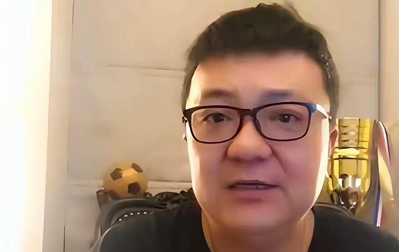 6月10日晚，董路在直播中撕破脸："中国足协没害我，真正打压我的是北京足协，视我