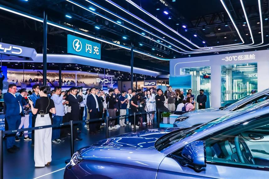 总结一下车展中，独自占了整个E3区的比亚迪比亚迪品牌多，再加上销量大，所以就独自