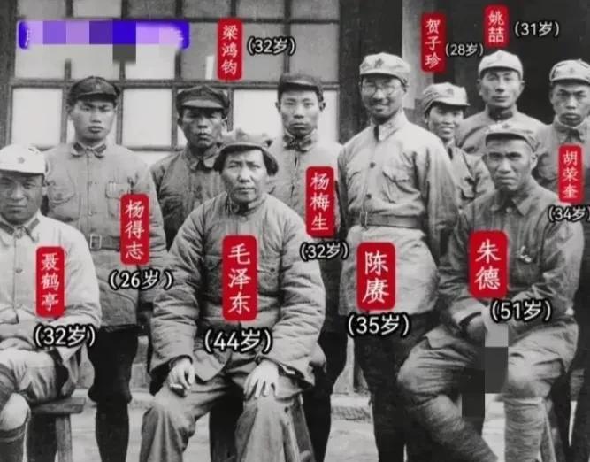 #分享一张充满温馨回忆的老照片#1937年，在延安那段艰苦卓绝的时期，留下了一