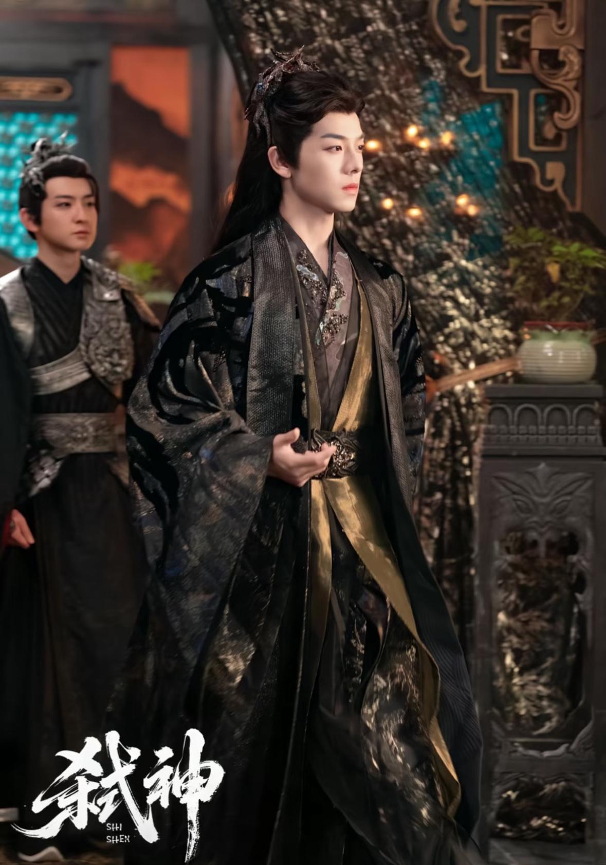 曾辉《弑神》里的扮相也太东方青苍了吧😂又有点像澹台烬✅大抵魔神在造型老师的