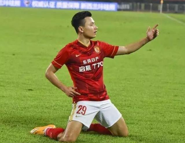 郜林真的是人生赢家，当年在恒大拿的是顶薪，一套房子三千多万买的，卖了一亿多，真的