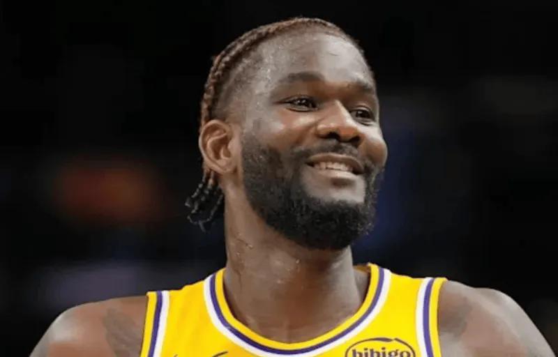 艾顿：三十年河东三十年河西，莫欺少年穷！艾顿来到湖人，完成了华丽的转身，蜕变了