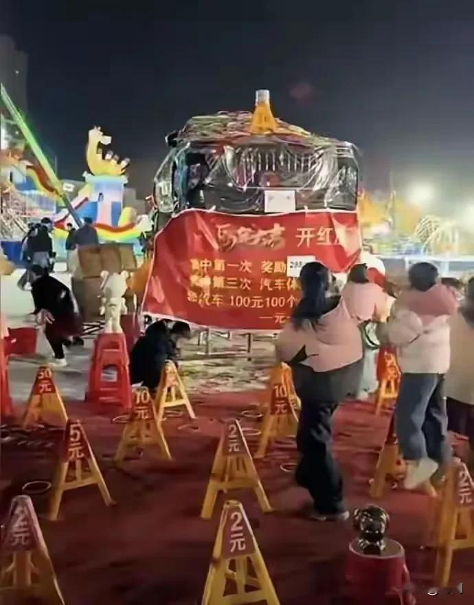 男子花5600元套中红旗轿车，店家耍赖不交车也不赔钱，警方到场后行为让网友质疑。