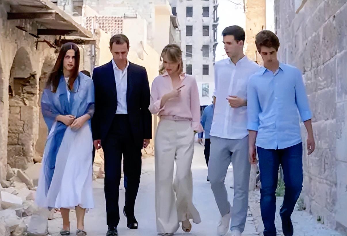 叙利亚换政权刚满一年，前总统阿萨德在俄罗斯这波炒作让人懵了，放着流亡政客的身份不