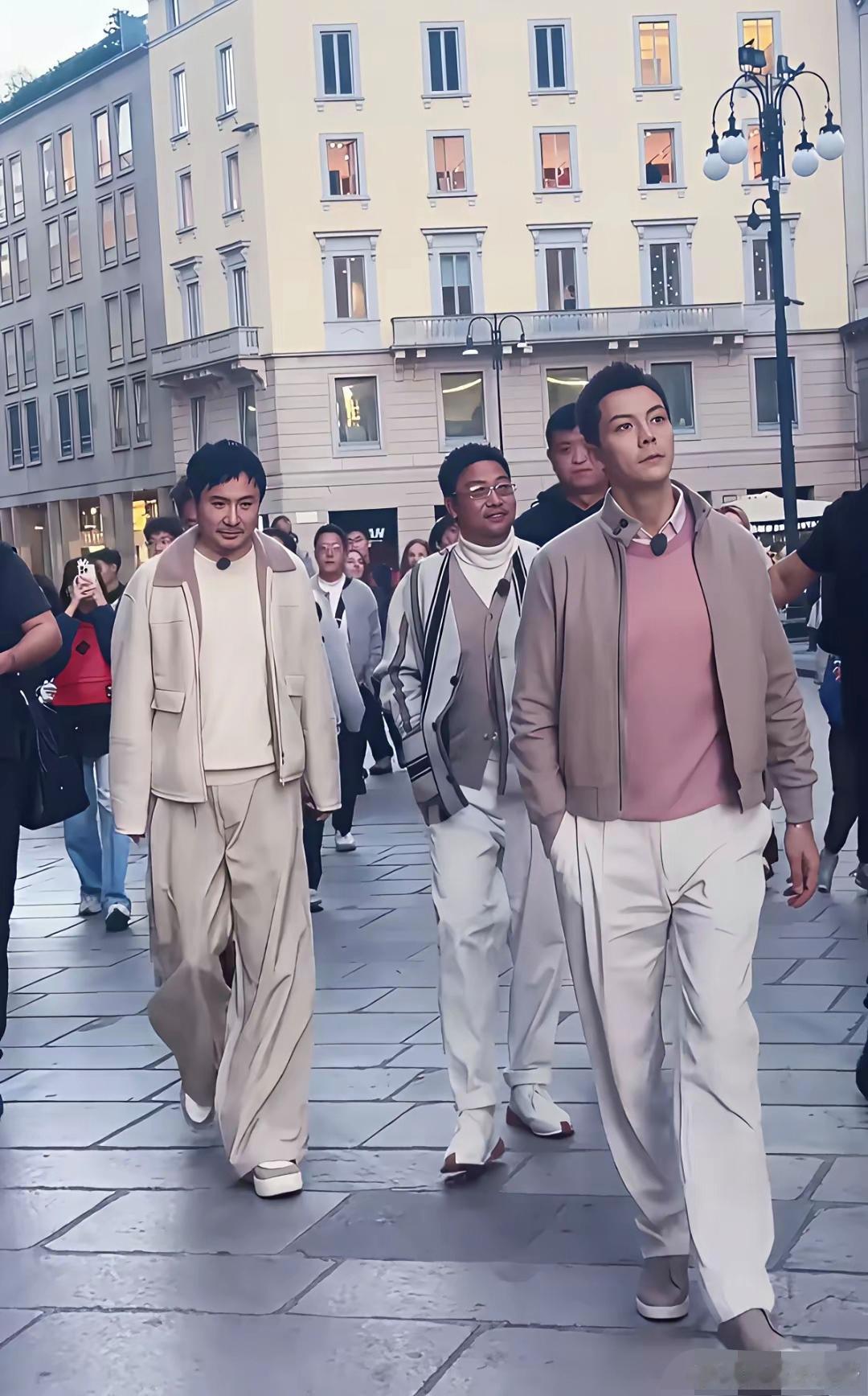 怪不得贾冰要减肥,这是减了个肥吗?这简直是换了个人啊!贾冰和沈腾,陈伟霆等人一起