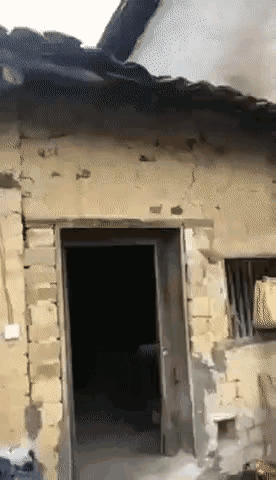 这是农村KTV[呲牙笑]