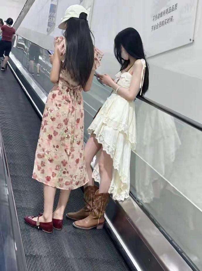 第一次那么直观的感受到鞋子对穿搭的重要性……