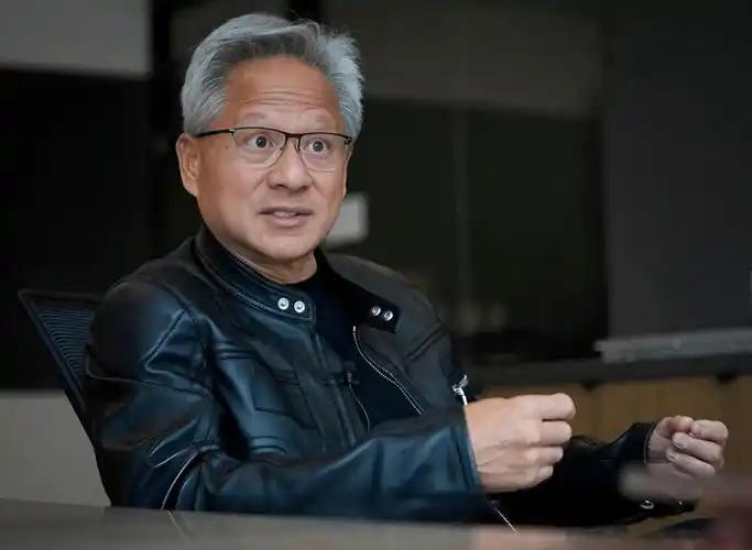 黄仁勋以前谈不上反华，至少对中国没有啥好感。一碗38块钱的炸酱面，硬是吃出了