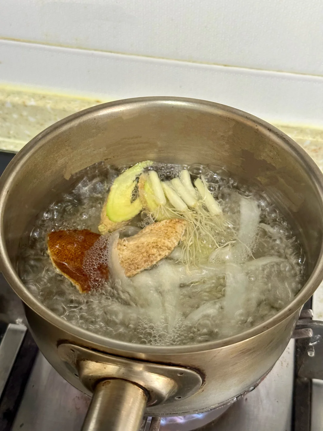 又到了全家进补前喝开路汤的时候