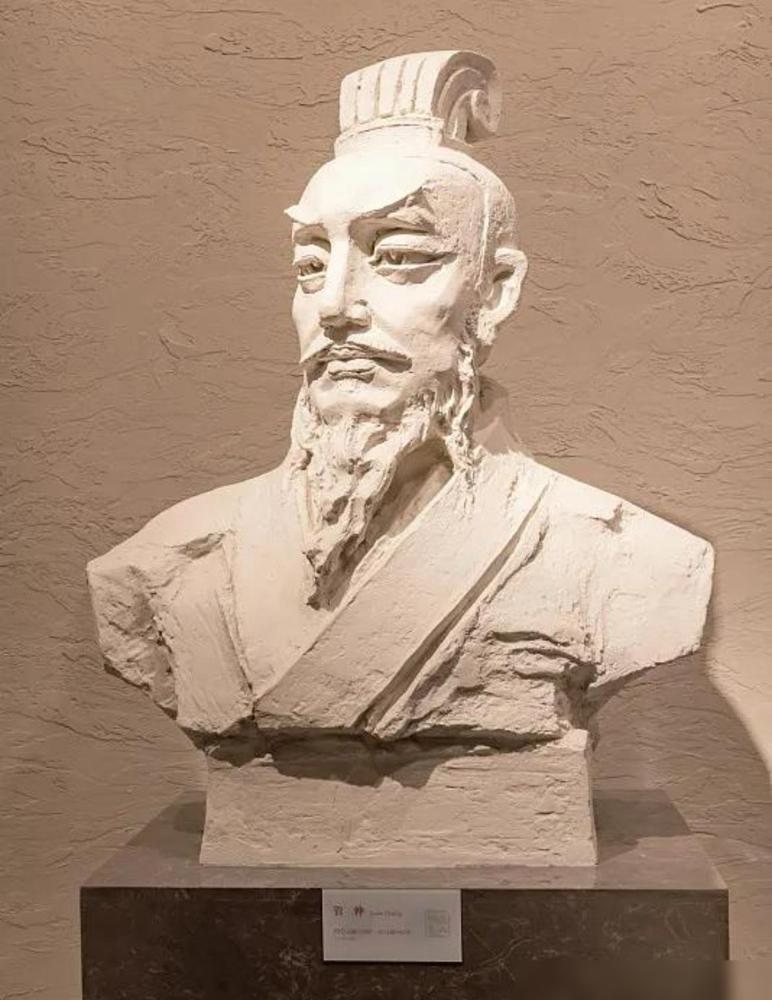 一位食品安全专家说：“在外面吃饭时不碰，一不碰牛蛙，二不碰鸭血，三不碰奶茶，四不