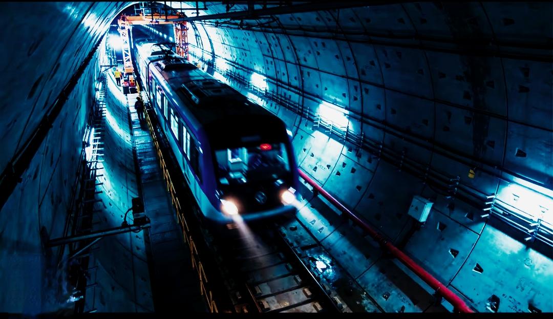 今天，整个西方都在盯着长江底！89米深处，中国干了一件大事！​“基建狂魔”再次