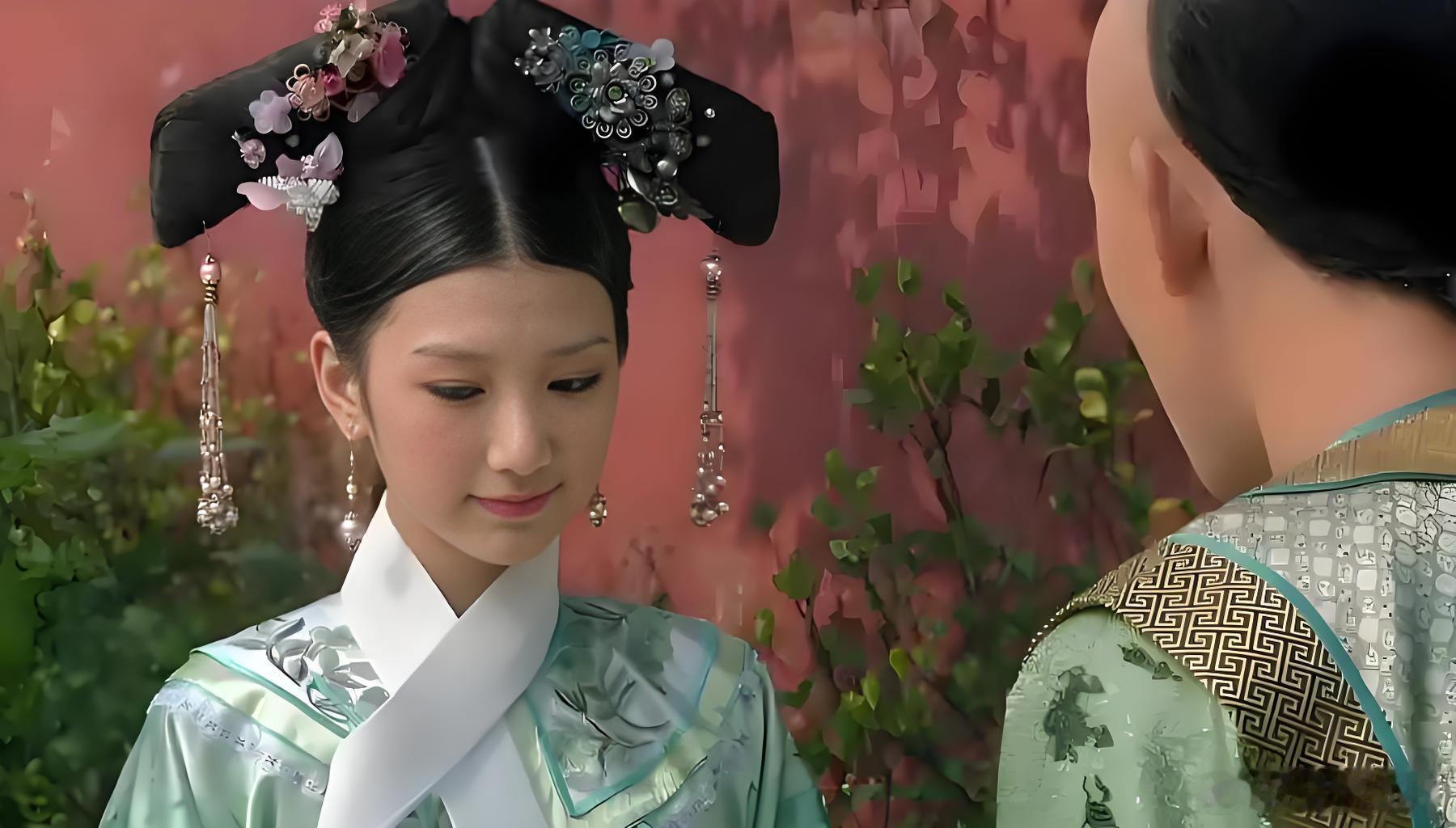 在宫斗剧《甄嬛传》里，瑛贵人的结局令人唏嘘，美貌单出，竟成灾难。瑛贵人原名采蘋，