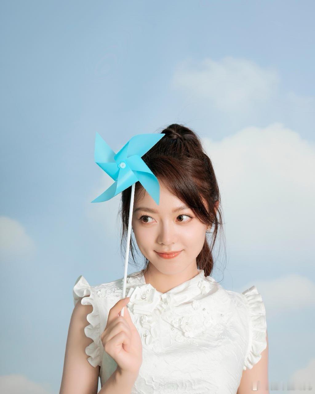 赵今麦亮相央视五四晚会，好阳光的漂亮妹妹😘😘😘​​​