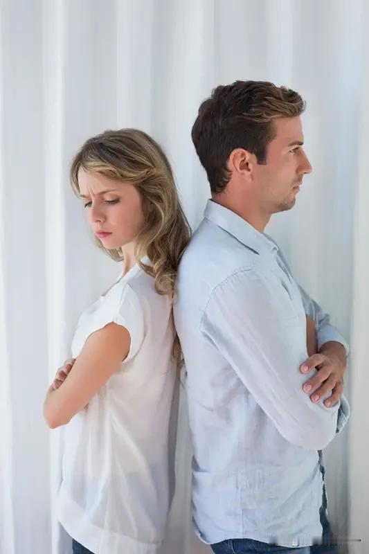 无性婚姻里出轨了，要不要摊牌离婚真是个让人纠结的事儿。就像有个35岁的已婚妇女，