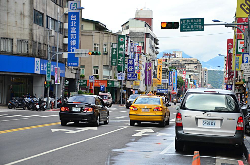 这两天网上很多的帖子说台湾省的人均GDP已经超过日本了，非常的牛逼。台湾省作为中