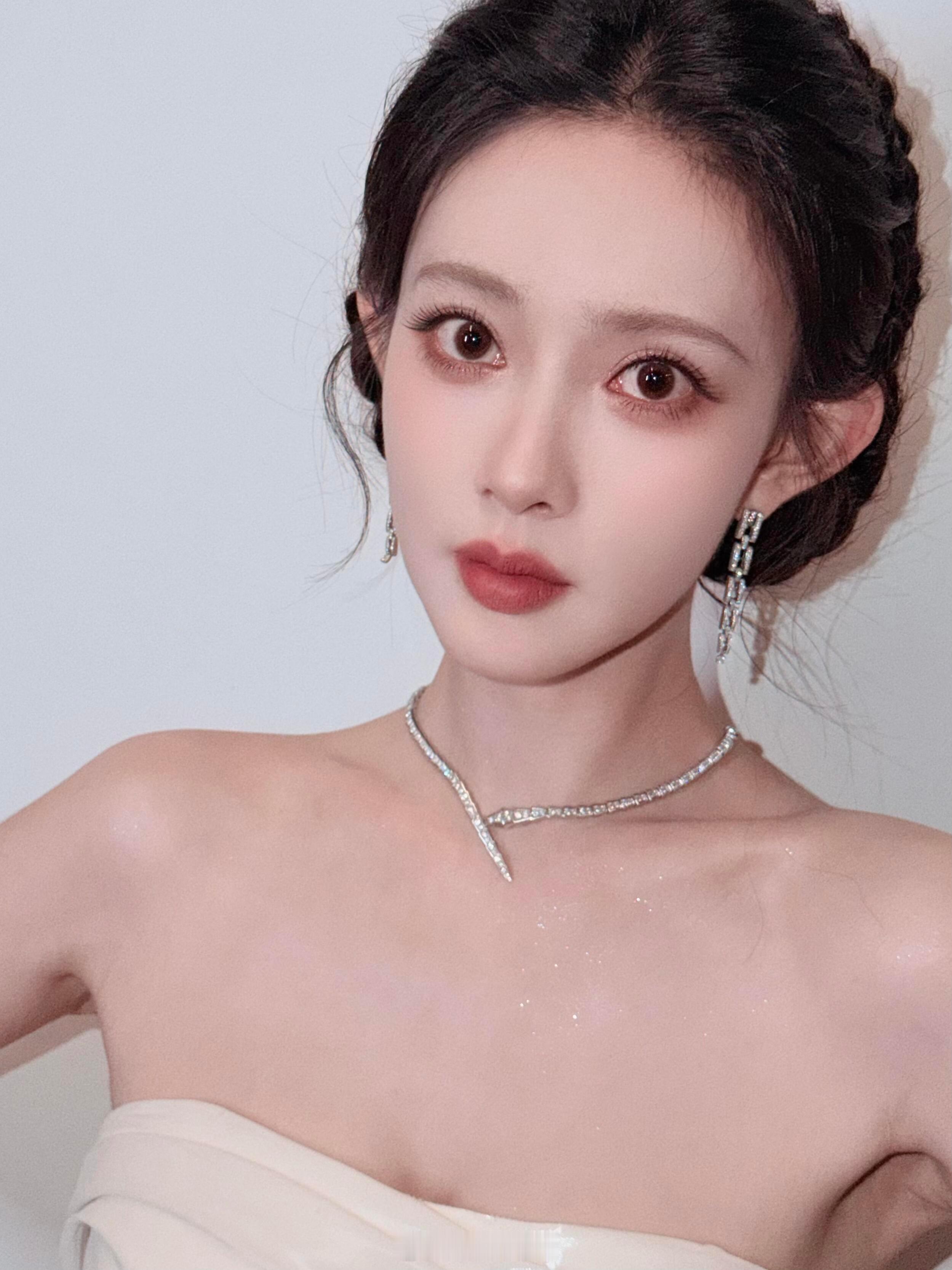 孟子义化的蜜桃千金妆