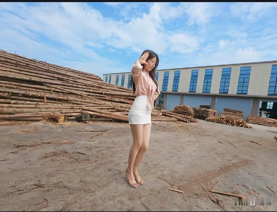 不是，现在卖木头的都这么卷了吗[捂脸哭]