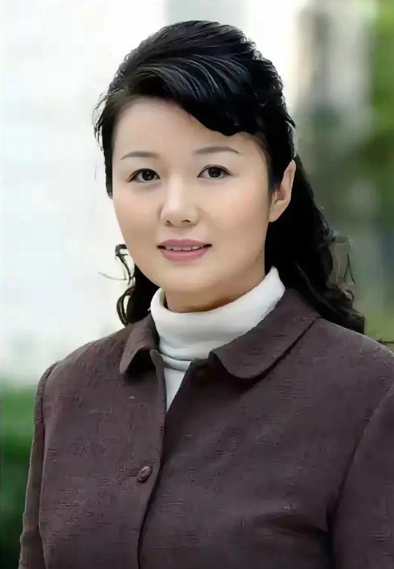 这位演员的面孔非常熟悉，出演过不少电视剧，但她的名字却鲜有人知。她一直保持低调，