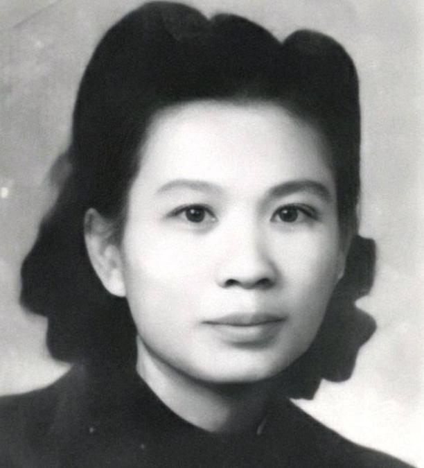 1979年，重庆老农在山里发现了一具女尸，还戴着手铐，他当即就报警了。警方通过后