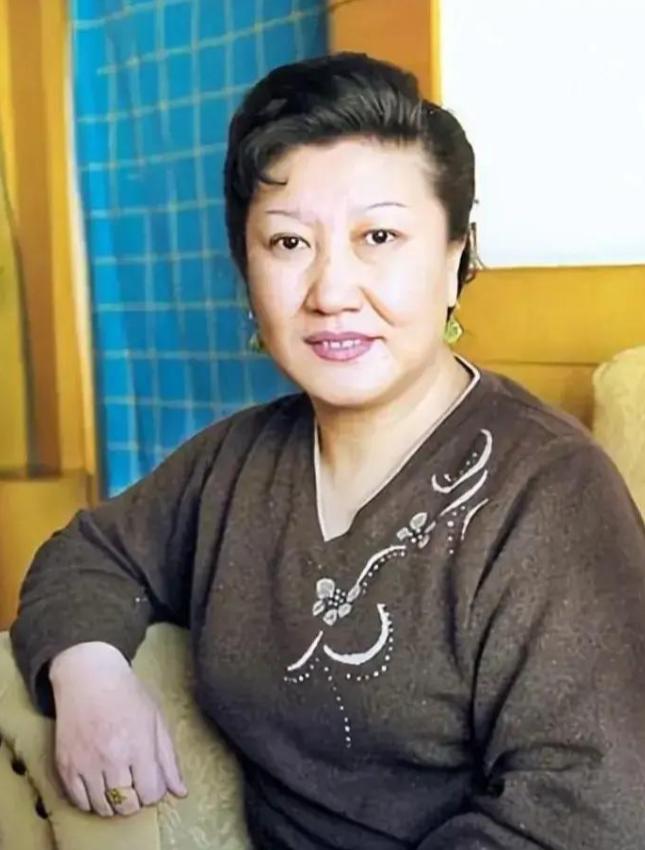 没人想到，这个在春晚舞台上让全国笑到流泪的女人，会在46岁时静悄悄地告别。4