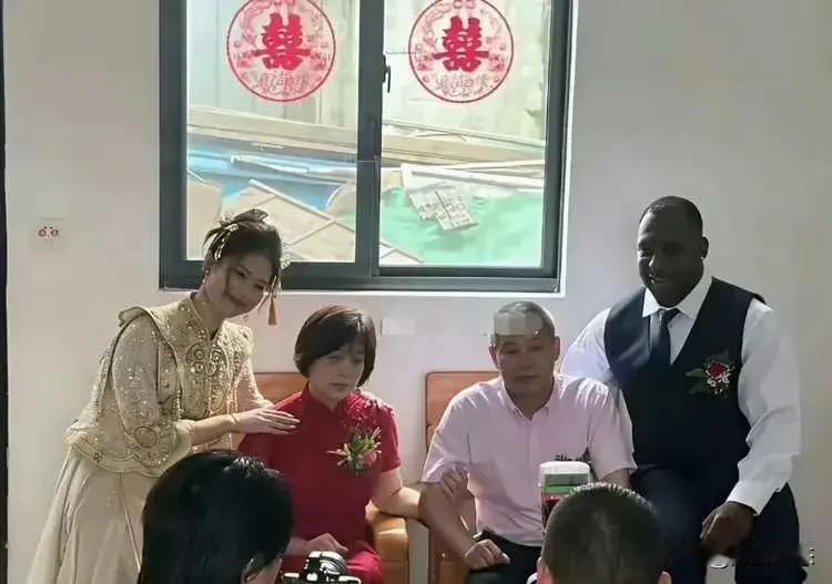 婚礼当天，岳父岳母满脸的忧虑，非洲小伙：是我不够帅吗？