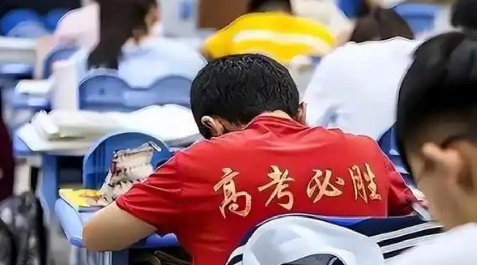 高考数学：150分钟，150分。1290万人，34.8万个考场，同一个下午，同一