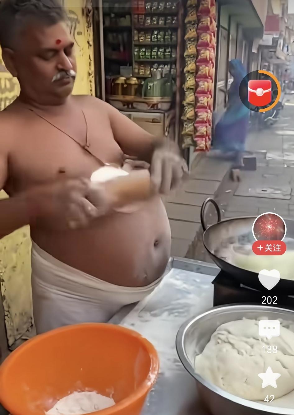 这就是印度非常有名的肚皮饼，说是非常正宗。只是看了后，我是一点胃口也没了。大