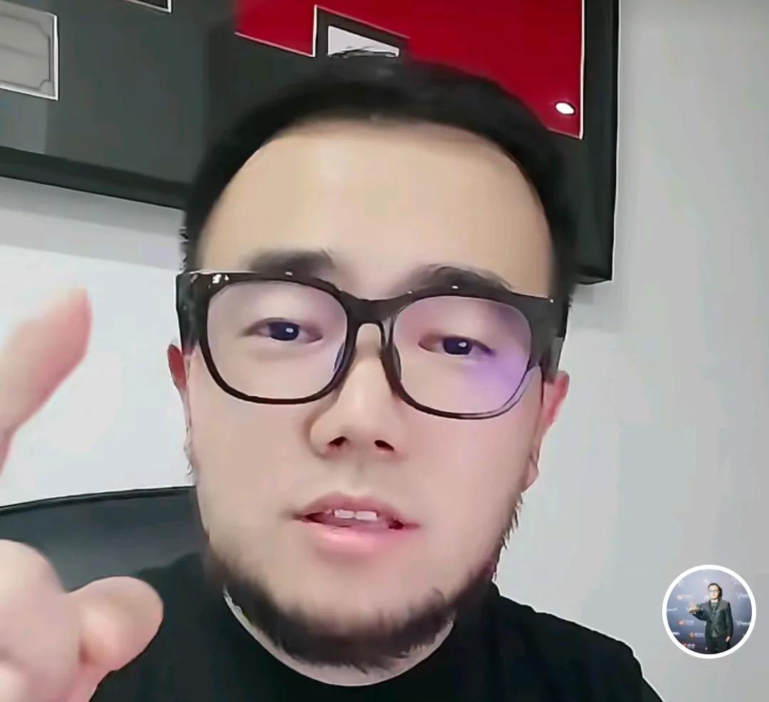 媒体人潘伟力认为上海海港已经失去了一个很大的优势。潘伟力在直播间与球迷交流时表