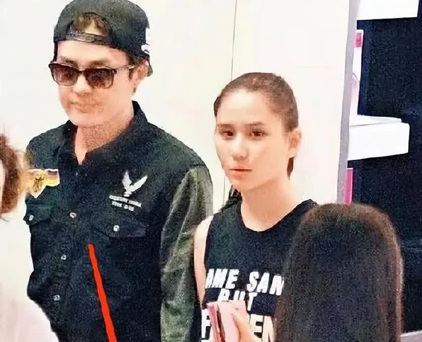 何超云和陈山聪那档子事确实算个典型反面教材。当年陈山聪为了攀高枝，上午刚离婚证到