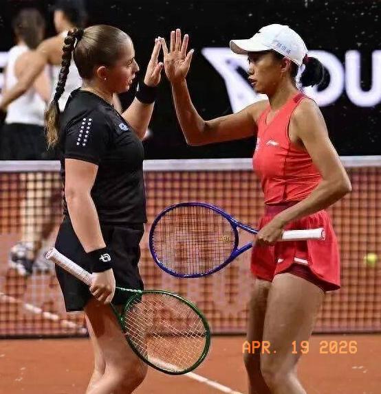 张帅/奥胖组合WTA500斯图加特站女双决赛赛况快报：头号种子张帅/奥斯塔彭