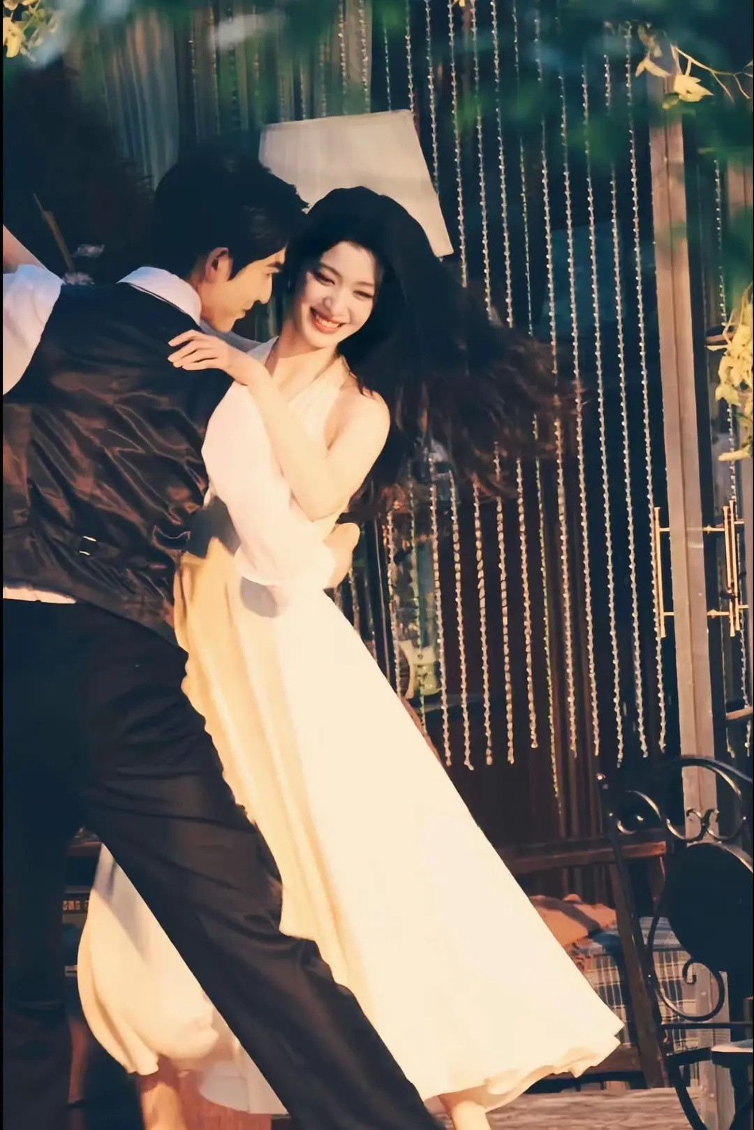 OMG！《这一秒过火》路透张凌赫好帅王楚然好美啊！好有氛围感！​​​