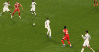 严重怀疑卡马文加被罚下，是当值主裁判的忘性太大了！公平的说卡马文加这张黄牌不亏