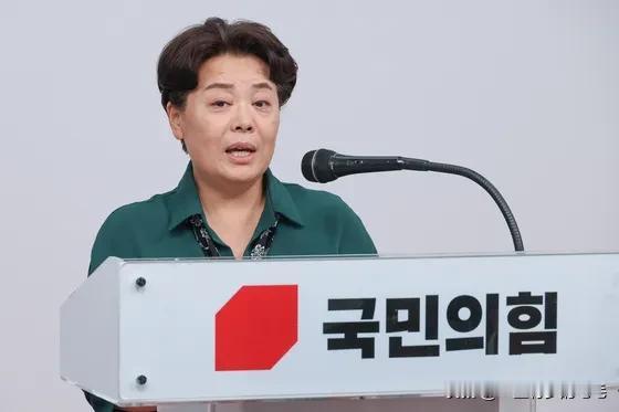 韩国国民力量党在其支持率跌至5年来新低之际，痛定思痛，决心推动党内改革，革新委员