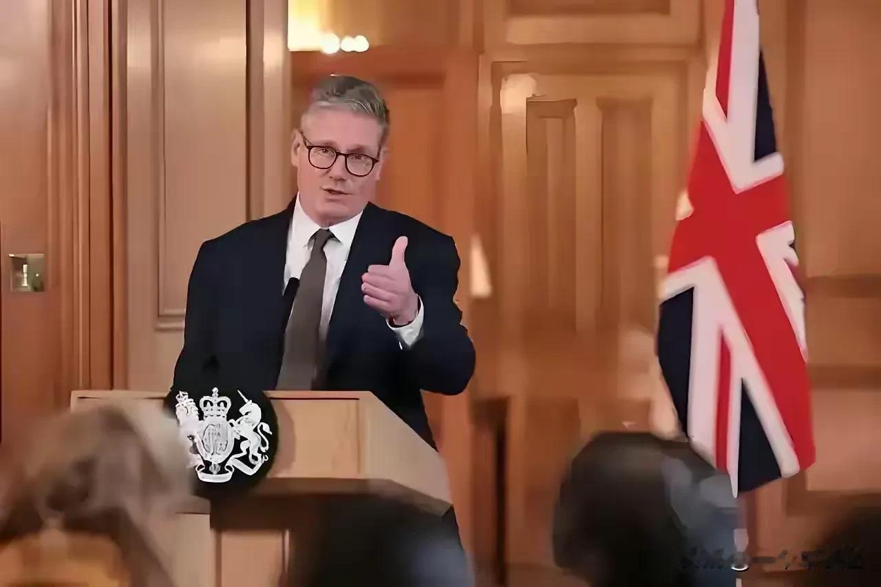 英国首相斯塔莫又给泽连斯基上了一课：兵不厌诈。话说这个斯塔莫最近在世界上可是