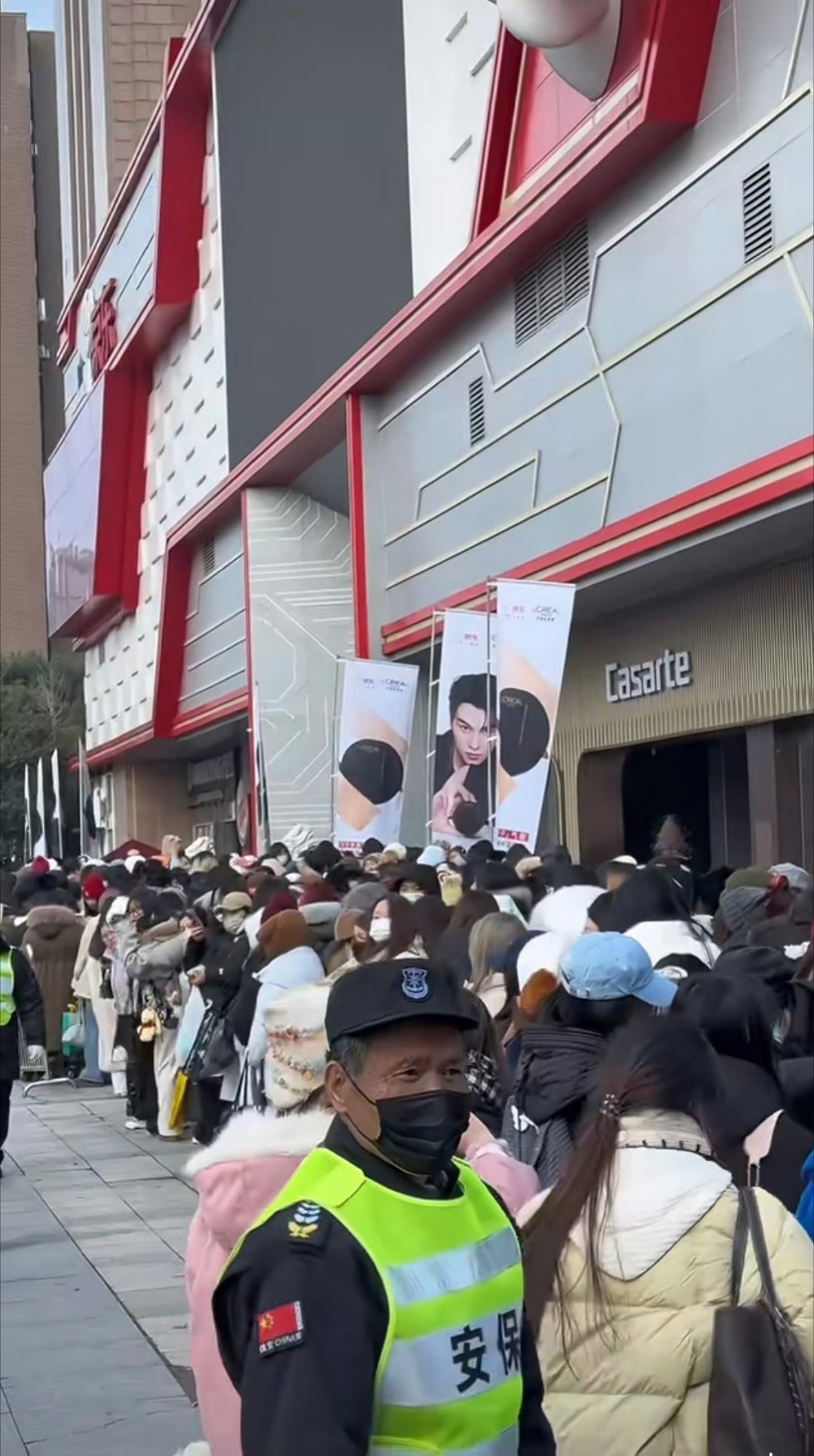 宁波田栩宁线下见面会超高人气田栩宁今日份宁波欧莱雅线下活动一大早人山人海好火