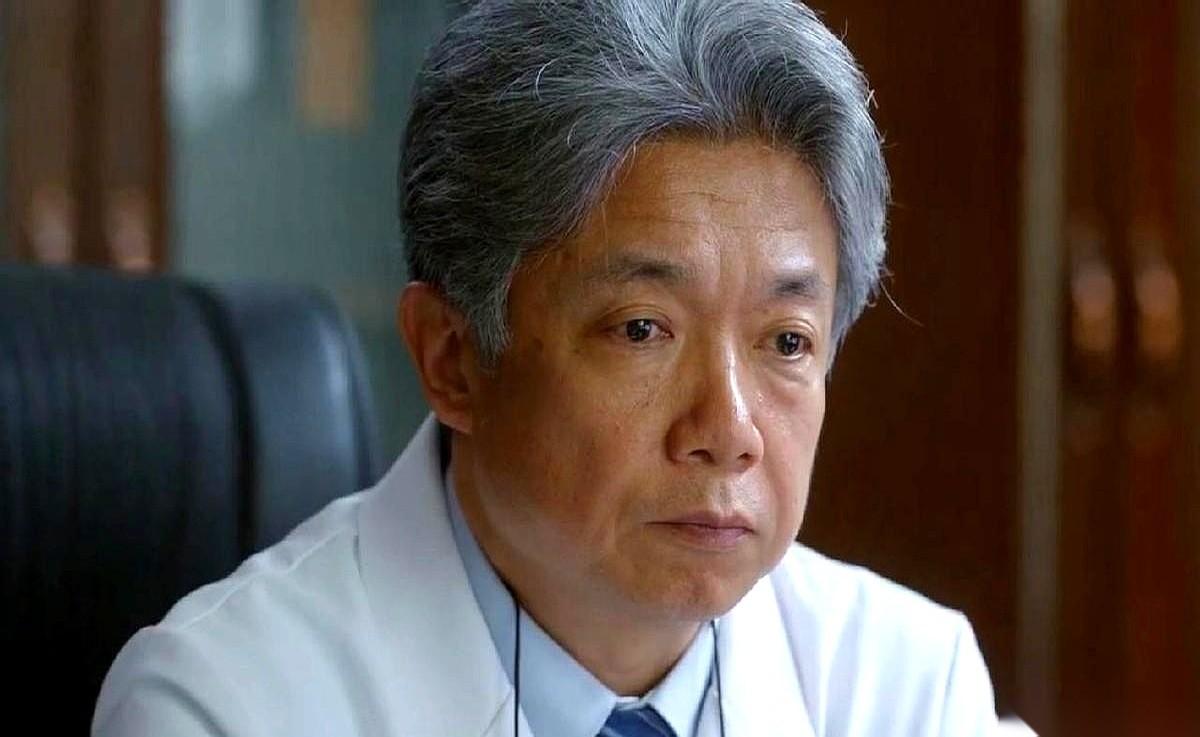 职场里最吓人的，从来不是把“老子要上位”写在脸上的刺头。而是那种永远笑眯眯、说
