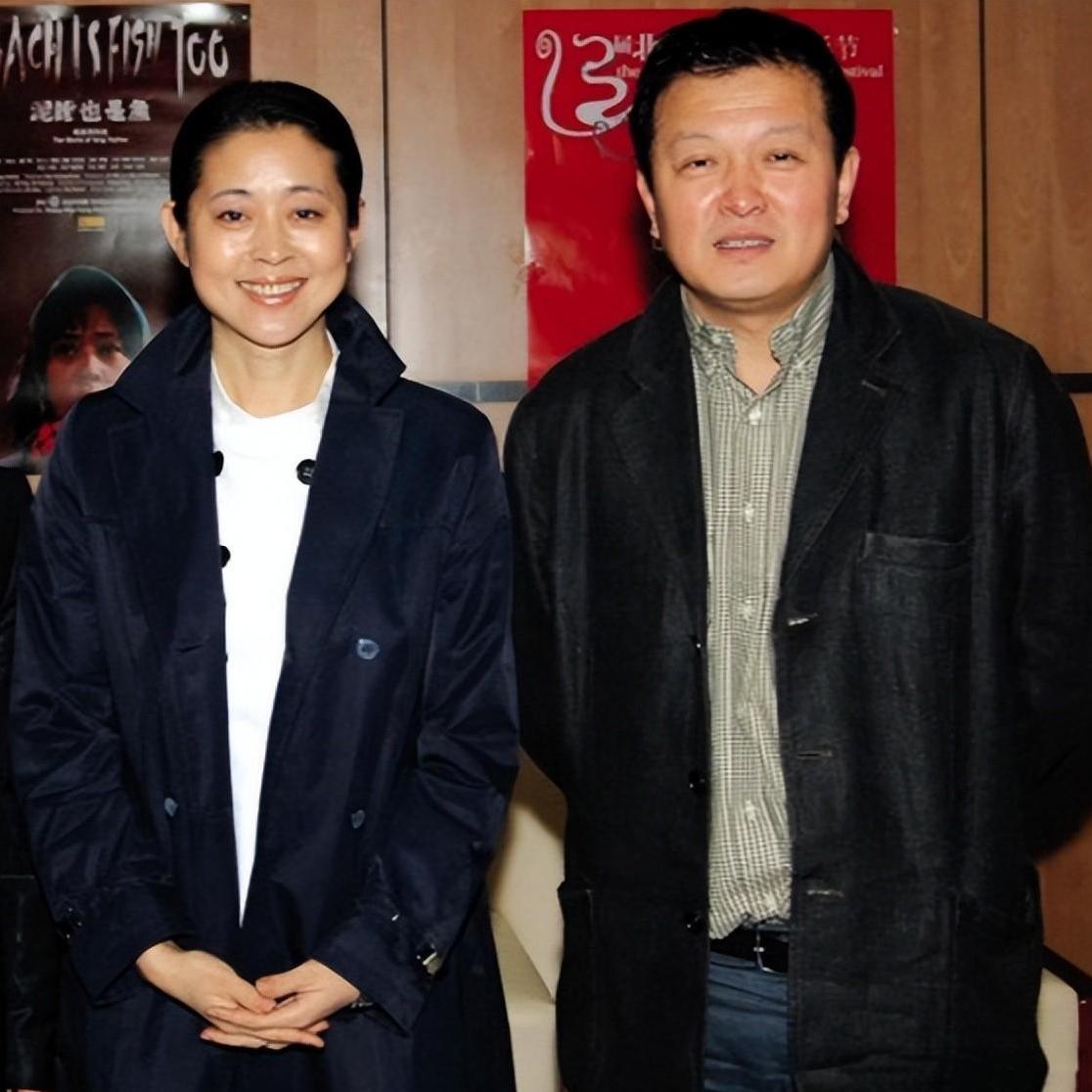 杨亚洲说自己和倪萍拍的每一部戏都非常成功，因为我们都是低调务实之人。杨亚洲说