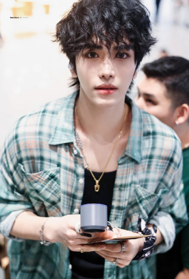 《一路繁花2》名场面封神！邵子恒对练习的坚定回答超有力量，15岁出国逐梦从不言弃