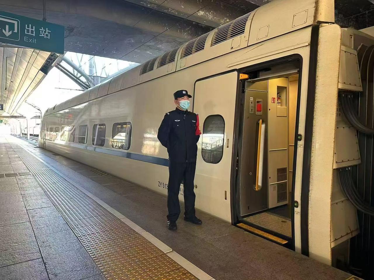 最近和很多家长沟通就业，听到最多、也最让人无奈的一句话就是：“孩子没上岸，