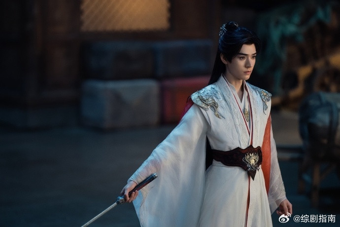 龚俊用细节堆砌出最真实的悲伤，想冲进屏幕给龚俊擦眼泪，通红的眼眶，颤抖的指尖，连