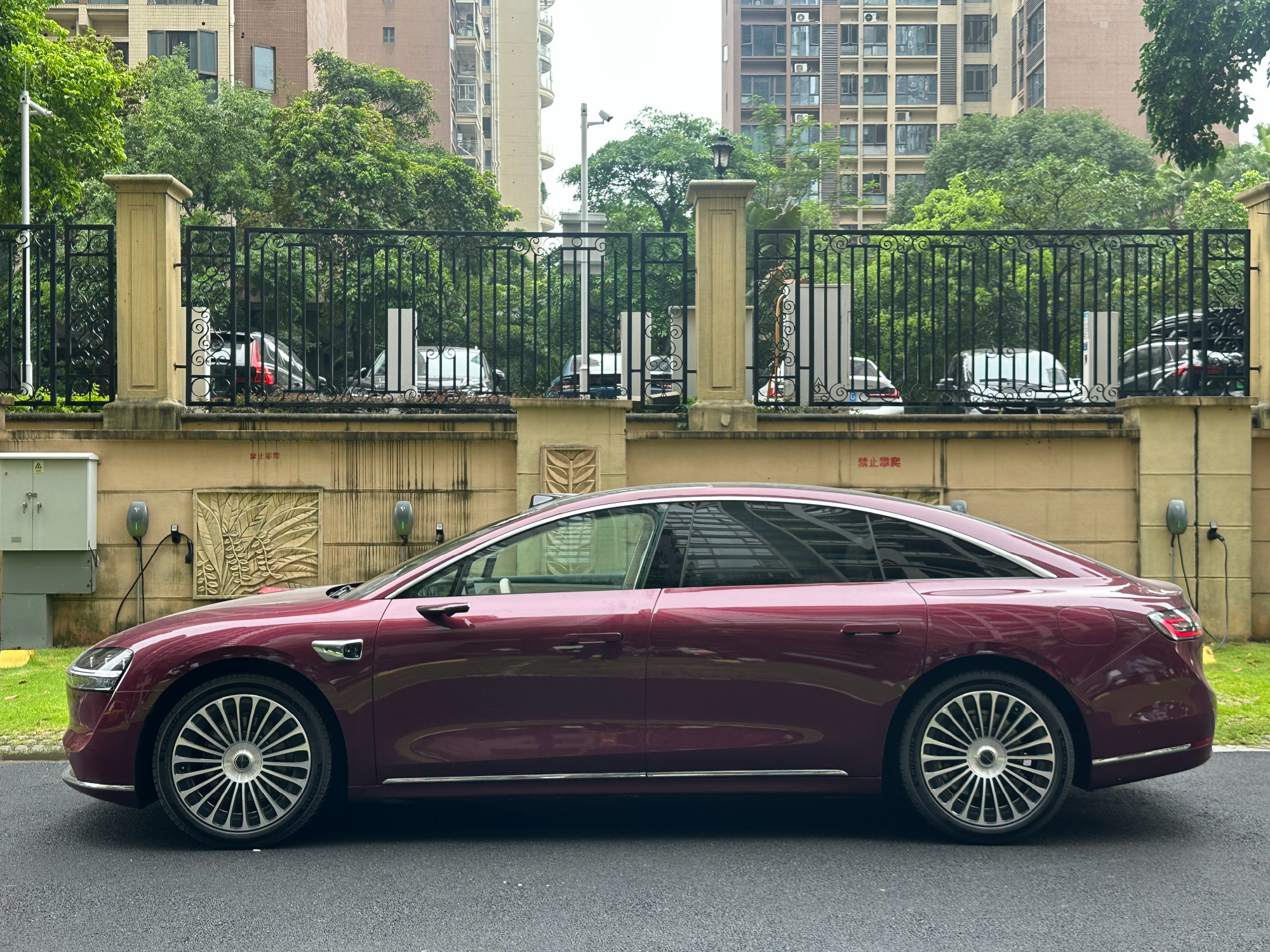 今天和几个享界S9车主聊了一下，充分感受到了什么叫高质量、高净值客群，先不说人家