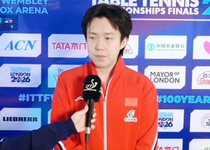 王楚钦面对英格兰沃克，为何输掉了一局？赛后采访，看大头自己怎么说？大头说：