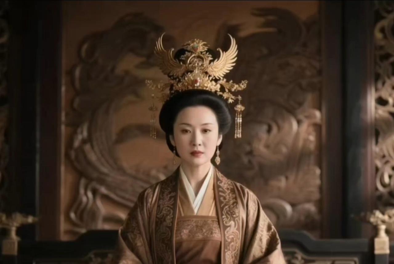 1.开局：地狱模式原本出身皇族，父亲涉重案被诛杀。作为罪臣之女，没入宫中为