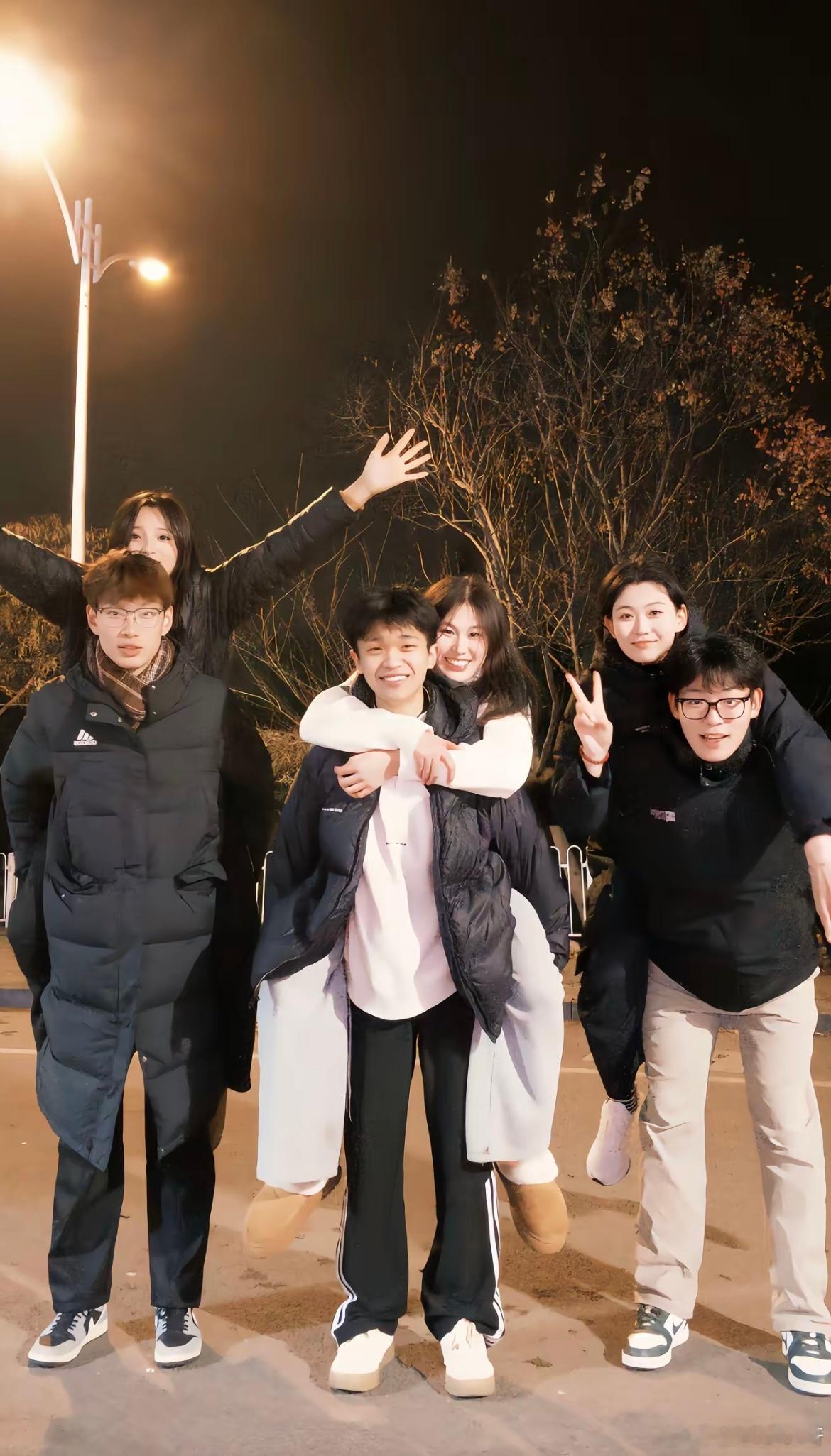 当我的女朋友和兄弟们的女朋友第一次见面