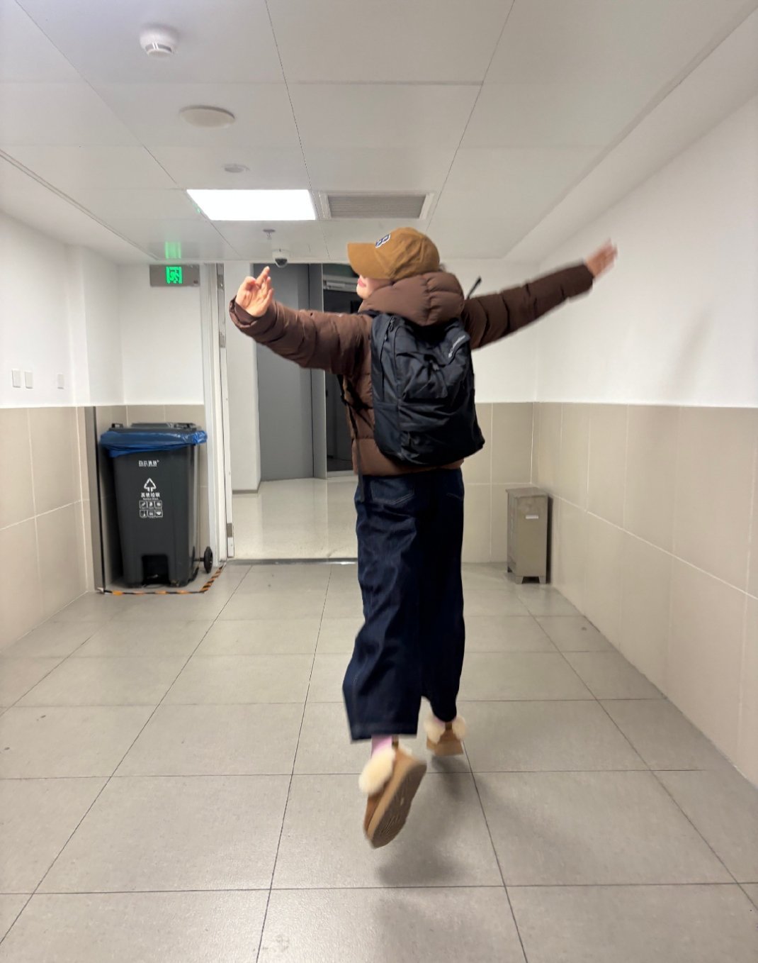 萌宝宝竟然有两个！！完全可爱～张婧仪宝宝你咋这么萌看得出来你很开心